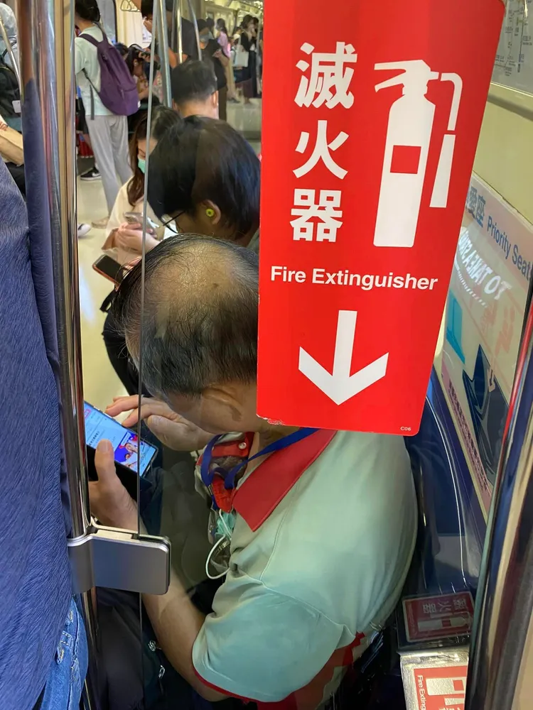 李昂臉書留下男乘客照片未刪。翻攝自李昂臉書