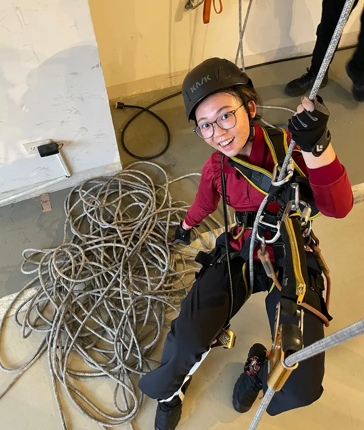 正妹女警消林妤鄉自學繩索救助技術。大湳分隊提供