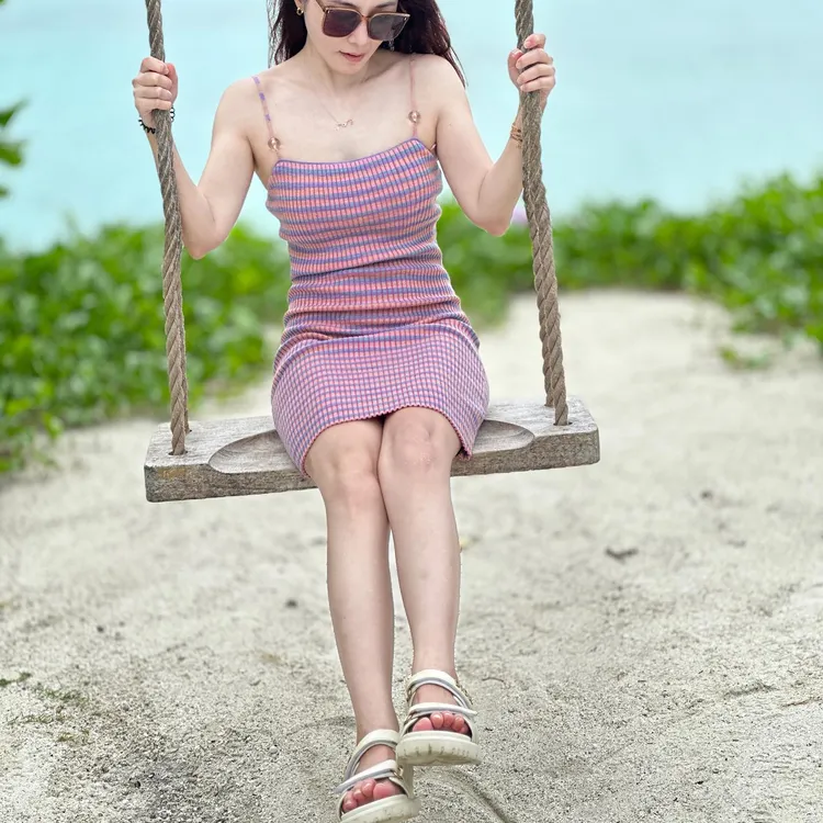 陳怡蓉在馬爾地夫度假，拍下浪漫美照，卻未見笑容。翻攝陳怡蓉臉書