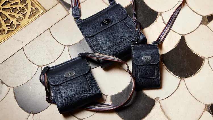 聯名包款擁有不同尺寸。品牌提供