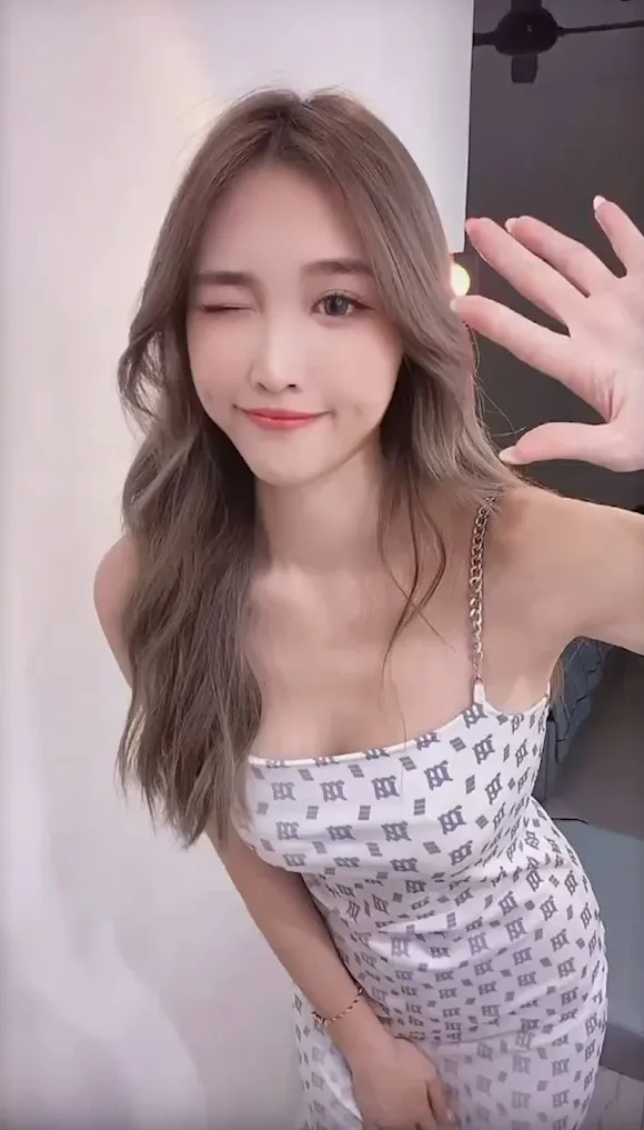 Hi~周末假期愉快。IG@fedora_ng 提供