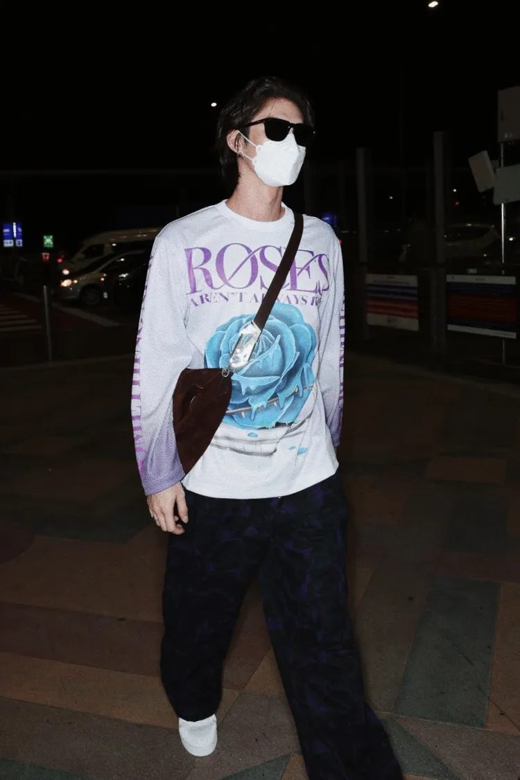 Bright Vachirawit全身玫瑰印花造型登場。品牌提供