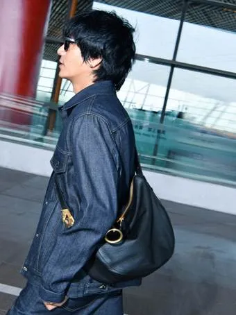 陳坤以全身單寧裝扮亮相。品牌提供