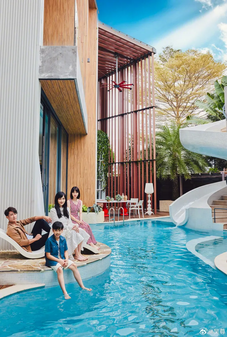 吳尊一家人享受在這間豪宅的度假時光。翻攝吳尊微博
