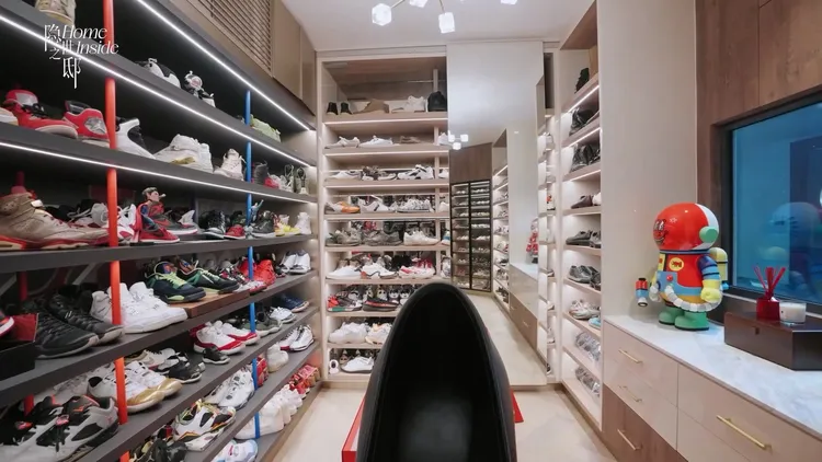 鞋屋。翻攝吳尊微博