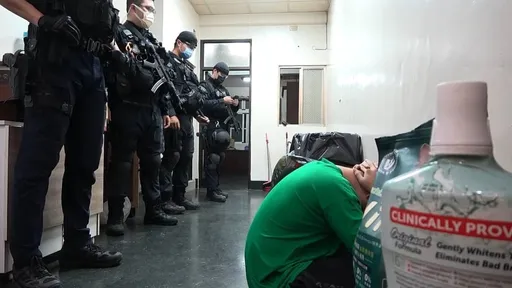 製毒企業化!找通緝犯當「作業員」日產8千包 高雄市刑大直搗民宅逮5人