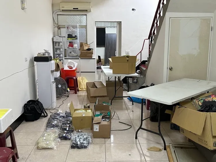 製毒集團隱身民宅，從事自動化生產。警方提供