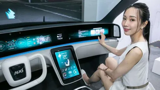 研調:OLED車用顯示面板市佔率持續成長 2026年挑戰1成