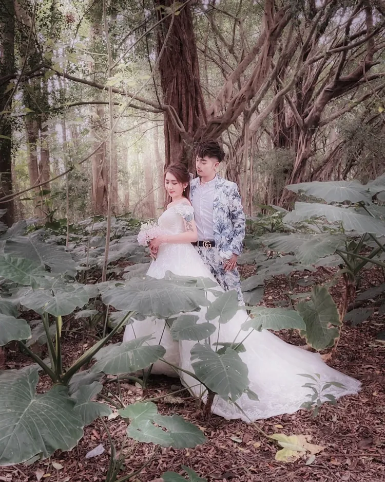 罔腰去年就拍了甜密婚紗。翻攝自罔腰臉書