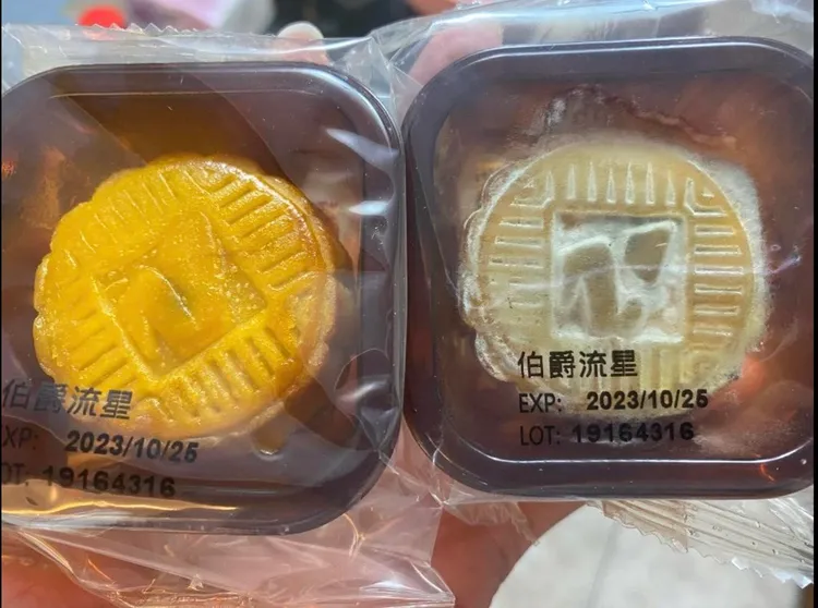 月餅出現發霉長毛。翻攝自噗浪