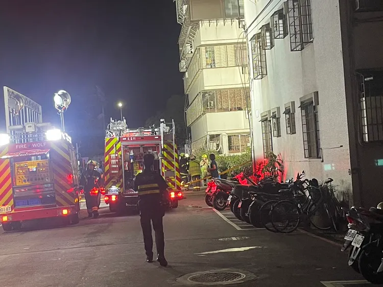 警消在現場戒備。翻攝畫面