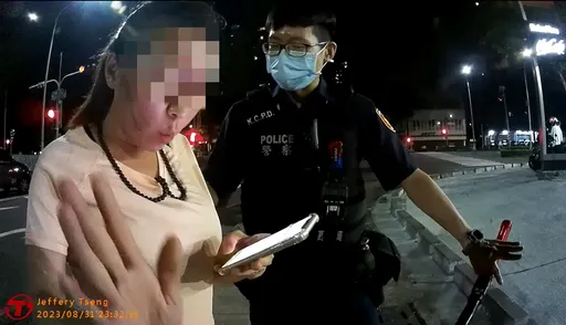 高雄女攤商酒駕撞騎士肇逃!拒測嗆警「我家很有錢」 下跪求饒有夠鬧