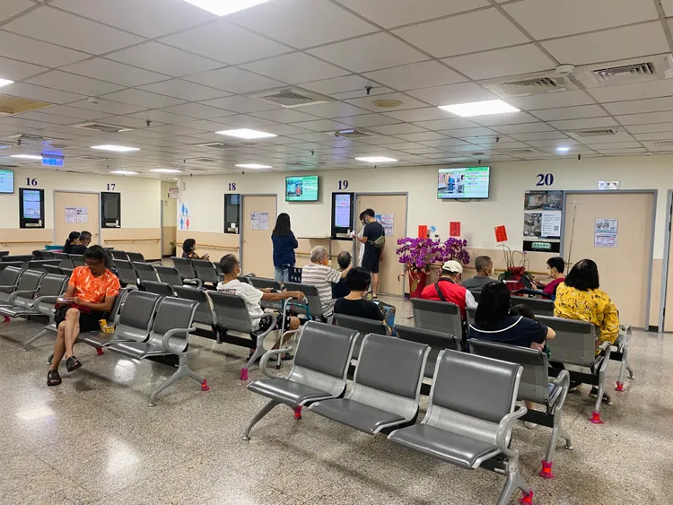 趙建銘深造後回歸麻豆新樓，診量僅全盛期的一半。王志弘攝