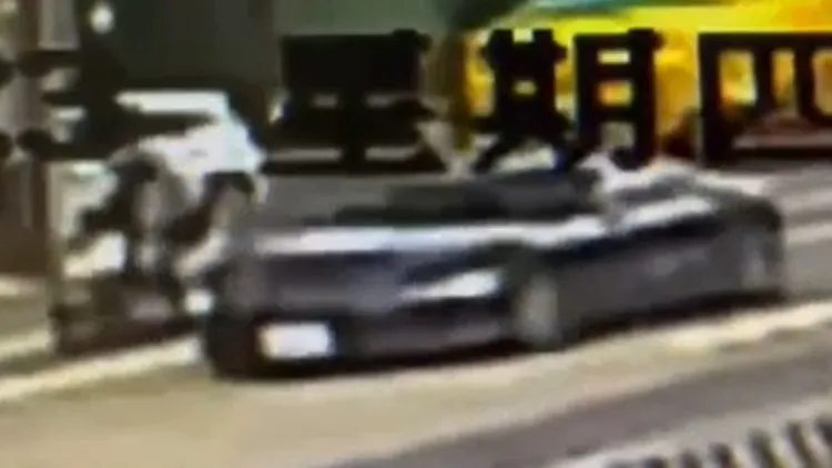 趙建銘8月24日駕駛租賃超跑，與機車發生擦撞。讀者提供