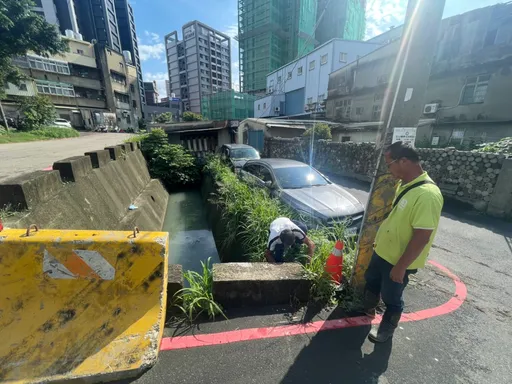 竹市公道三完工这路段排水沟却积水恶臭 回应市民心声!大排水沟积水问题完成改善