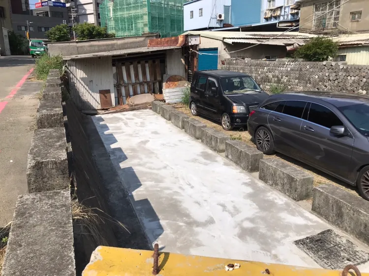 混凝土加蓋，並預留清理口，以利後續渠道的清淤維護作業。新竹市府提供