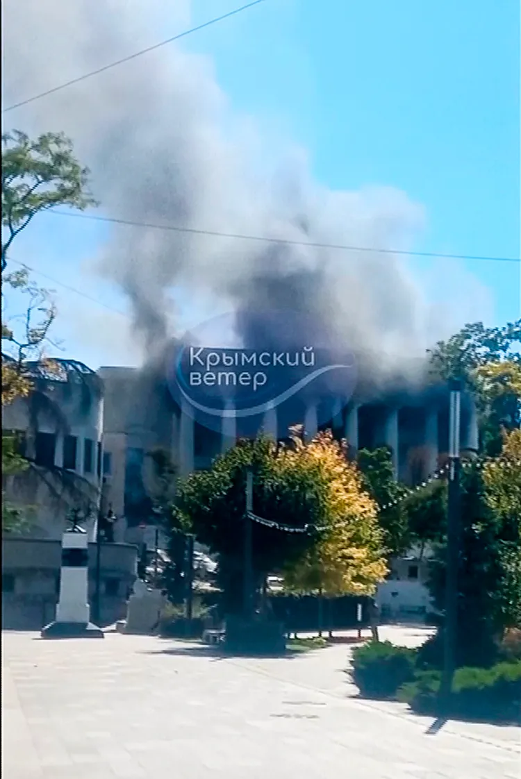 俄軍黑海艦隊總部22日受烏克蘭飛彈攻擊。美聯社