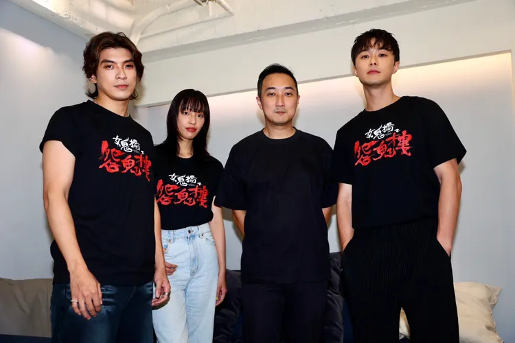 導演（右二）自爆很怕看鬼片。彭欣偉攝