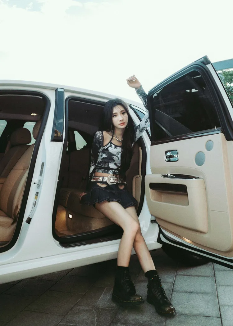 陳華MV有2千多萬勞斯萊斯助陣。鮪魚肚影音提供