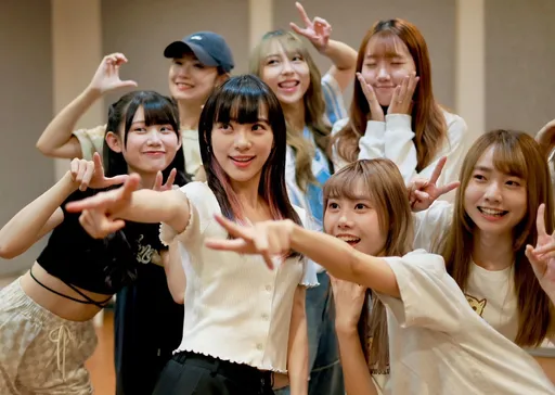 黄捷同框国民女团!10月初一起演出 网嗨:根本隐藏成员