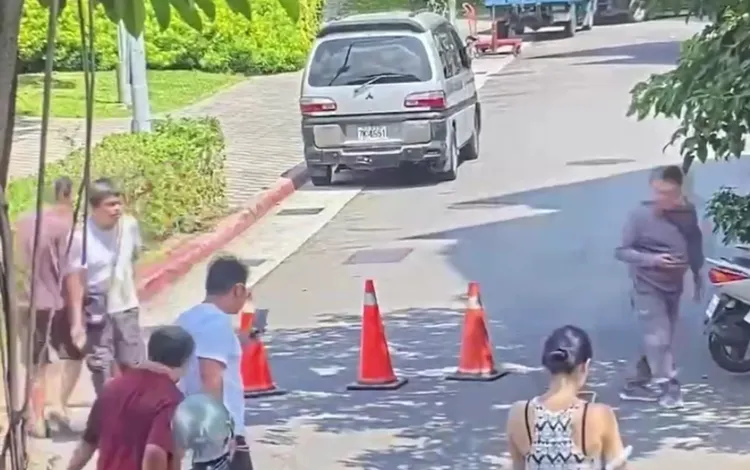 現場已立起交通錐。翻攝畫面