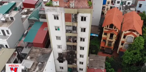 發生大火的公寓。翻攝臉書