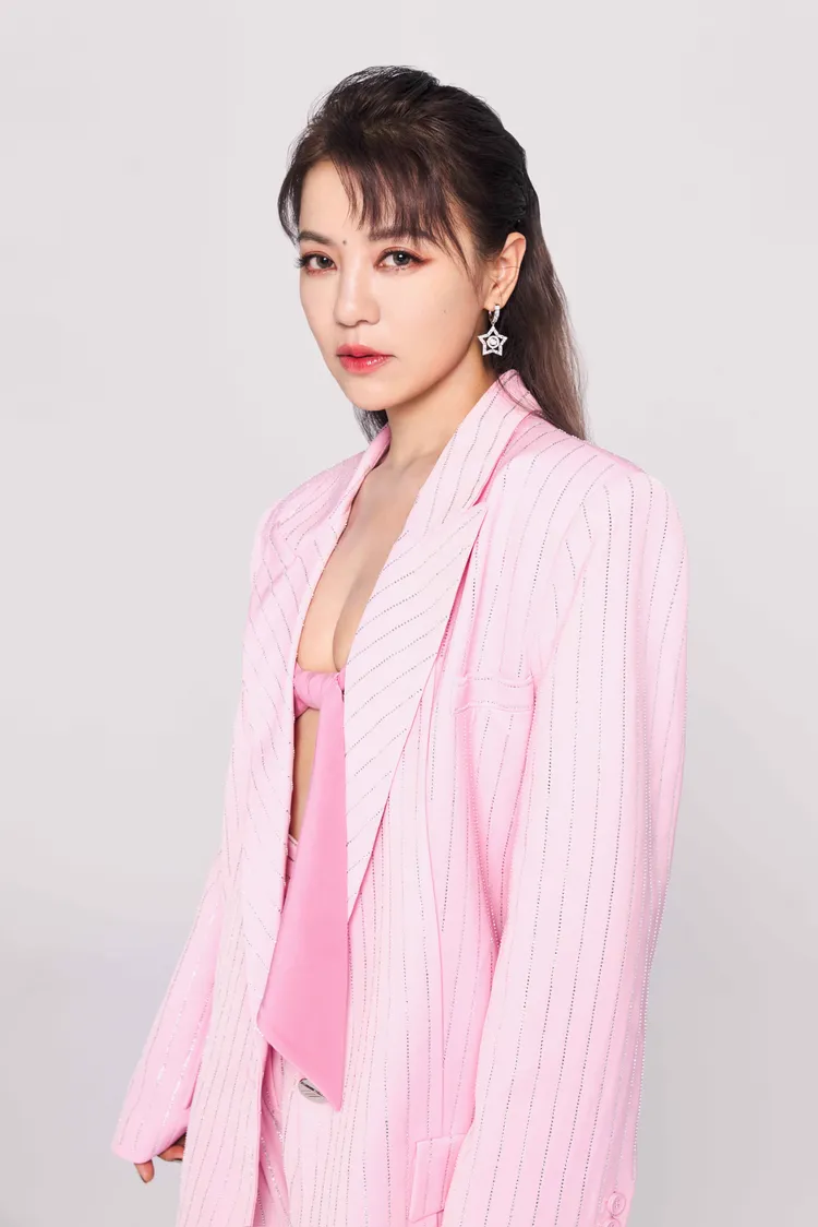 丁噹放話演唱會造型會很辣。相信音樂提供