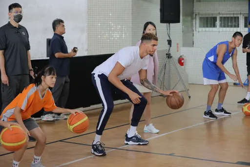 NBA冠軍小前鋒小波特台灣行！首場活動降臨基隆　親自指導小球員