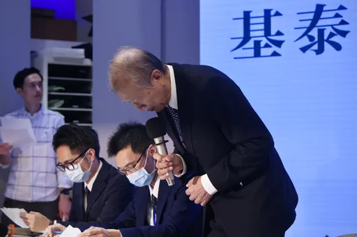 基泰董座2度鞠躬道歉辭職火速離場 「所有責任就我一人負擔」