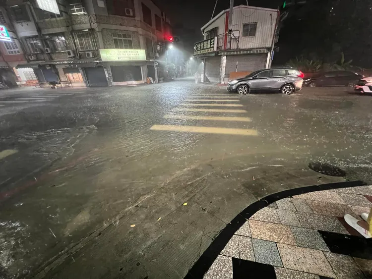 鳳山現淹水災情。取自●【爆廢公社公開版】●