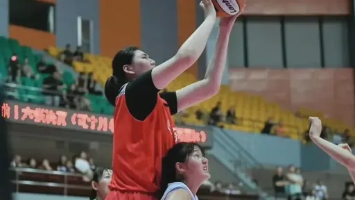 誇張!中國16歲女籃球員228公分比姚明還高 上場如巨無霸
