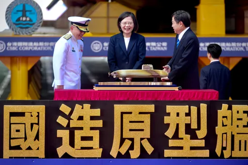 首艘國造潛艦「海鯤號」曝光! 蔡英文擲瓶:我們做到了「歷史會記得」