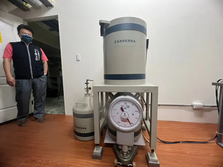 台中市政府去年購置純鍺偵檢器，檢測食品核輻射是否超標。市府提供