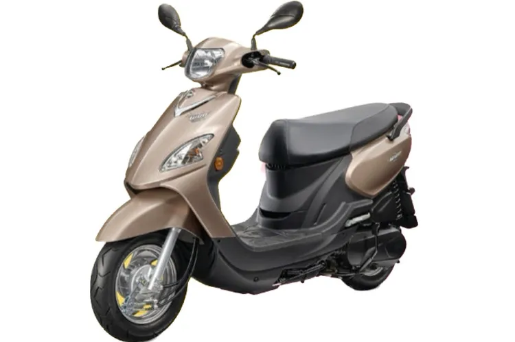 三陽WOO 115祭出最低4萬5700元起優惠，頭燈為傳統鹵素規格，油耗表現略遜光陽Nice LED 115一籌。原廠照片