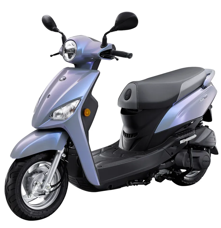 光陽Nice LED 115是目前市面上入手價最低的LED頭燈車種，圖中為彩光特仕版鏡幻銀車色。原廠照片