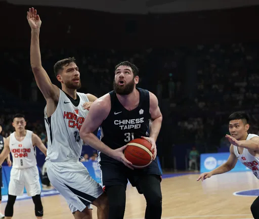 台灣亞運男籃首名歸化!阿提諾對香港砍17分10籃板 被趕出場直喊冤