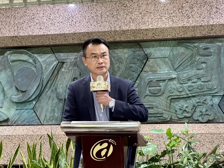 農業部長陳吉仲16日召開記者會，回應進口蛋議題。資料照片