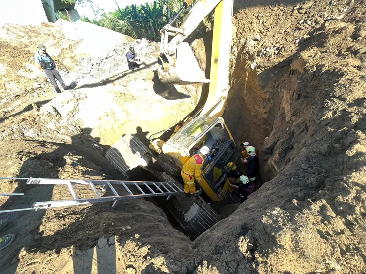 警消獲報搶救。讀者提供