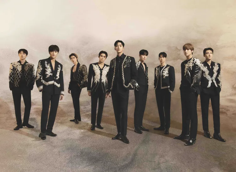 路雲（中）退團後，SF9將以8人組合繼續活動。翻攝FNC娛樂