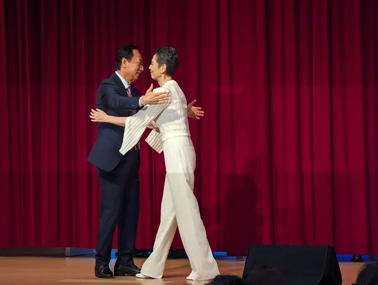 郭台銘今宣布副手是藝人賴佩霞。蘇柏銓攝