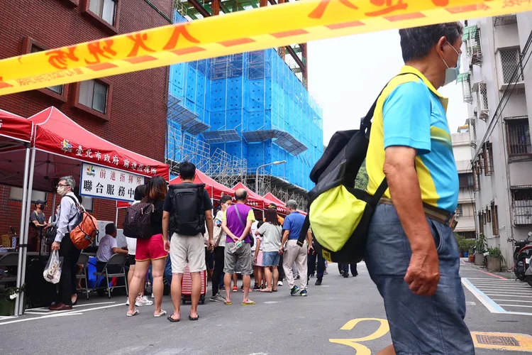 大直民宅陷落，住戶昨匆忙逃離。彭欣偉攝