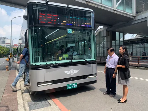 Model T電動公車亮相新北 857幹線公車明上線營運