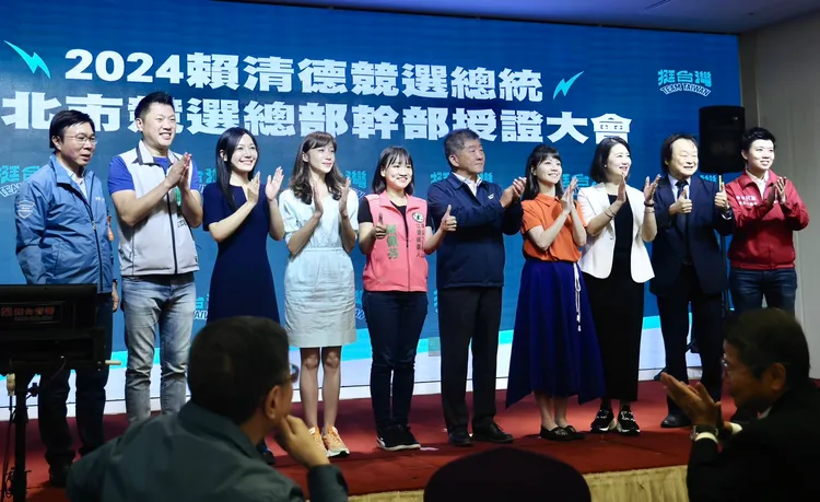 陳時中與8位台北立委參選人同台。林林攝