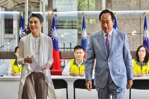 陳學聖嗆賴佩霞學歷「真的就發100份雞排」　黃士修：不要成為整合破壞者