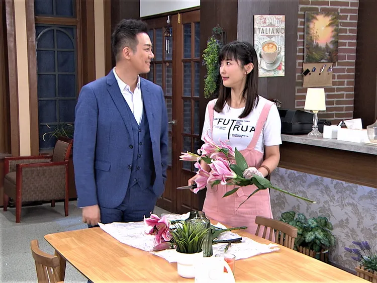 林則希（左）對陳珮騏的演技折服。三立提供