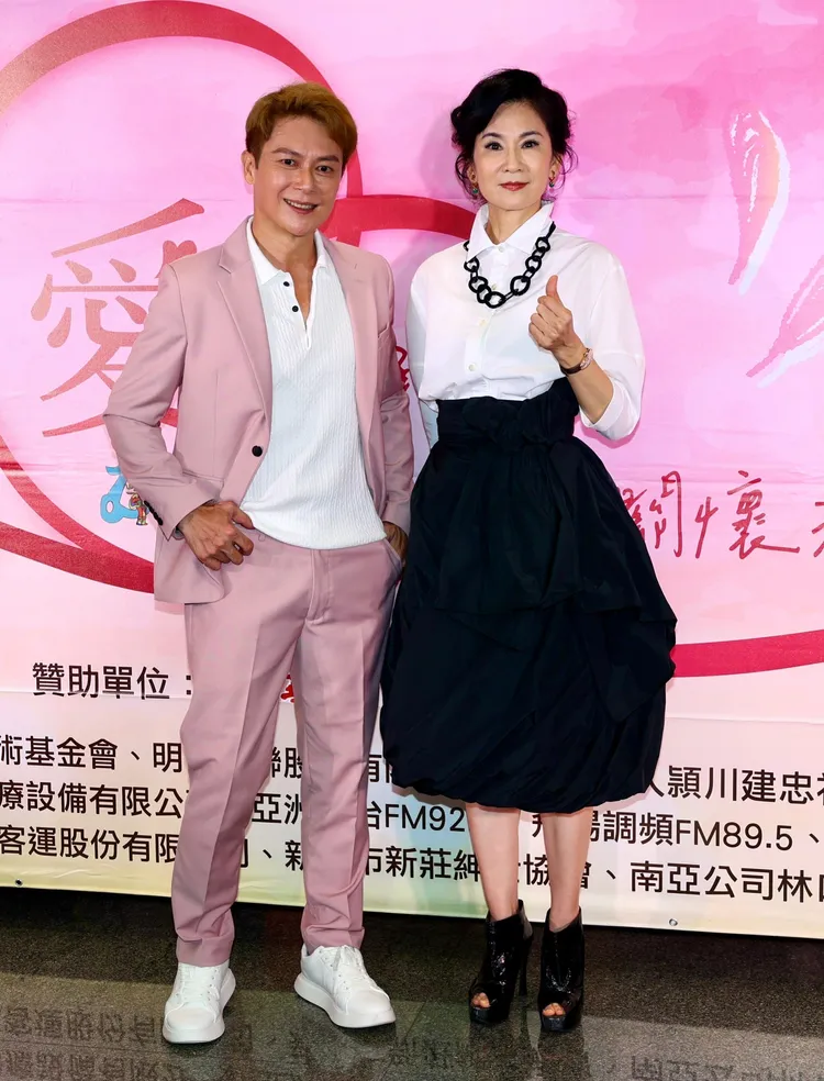 王璨（左）與葉歡也現身演唱會。彭欣偉攝