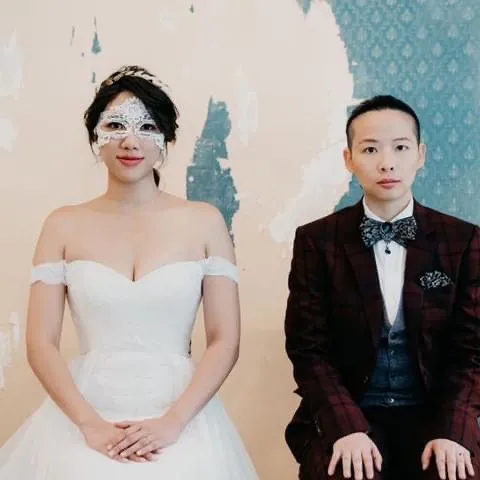 簡莉穎（右）和厭世姬2019年同婚施行當天就登記結婚。翻攝厭世姬臉書