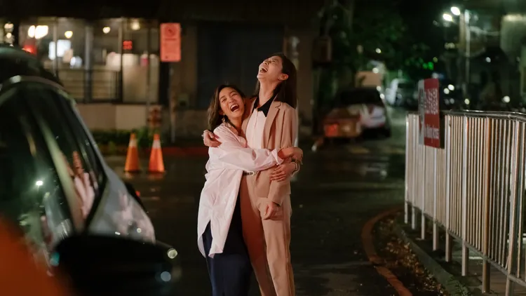 王淨（左）戲裡有謝盈萱這樣的長官撐腰，戲外很多女性卻沒有。大慕提供