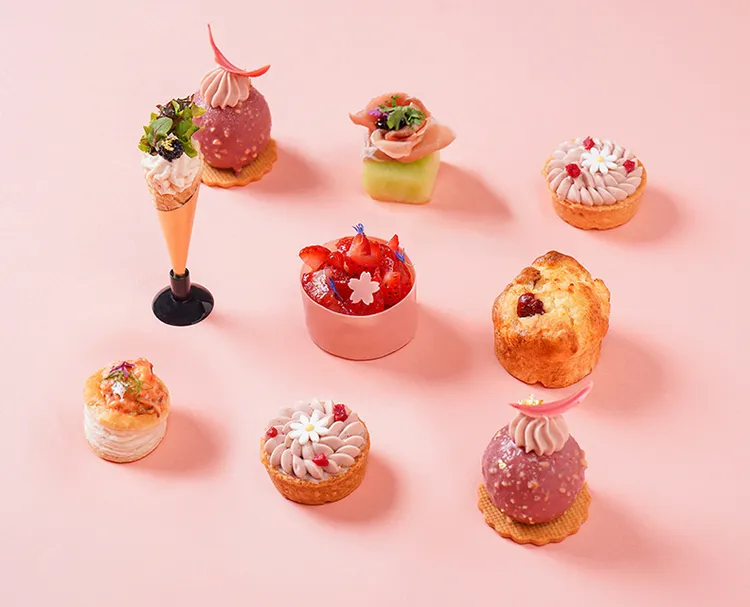 台南遠東香格里拉「粉紅十月–寵愛自己下午茶」，以代表女性溫柔的粉紅色，設計多款精緻法式糕點，滿足視覺與味蕾的雙重享受。業者提供