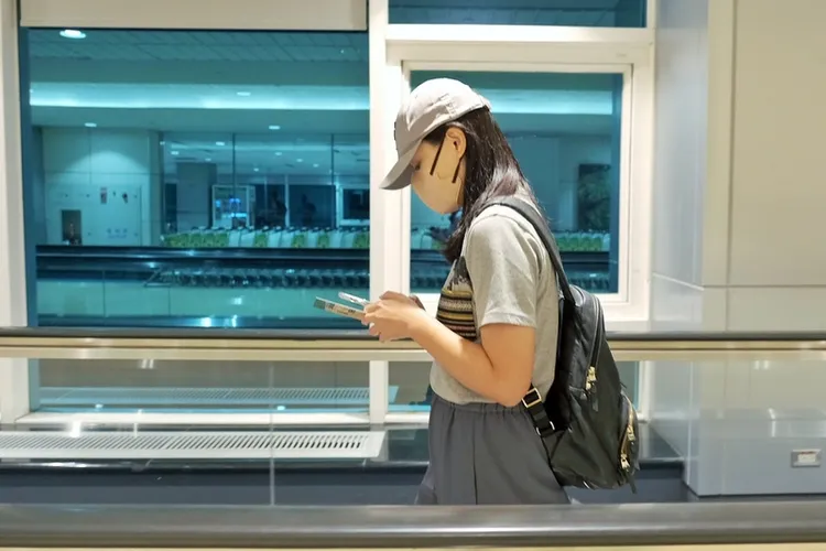 高虹安7日深夜返台，對於副市長蔡麗清的離職，她表示已多次溝通，她相當感謝。至於友人名車代步接送爭議，她認為這幾天很多新聞感覺是個人惡意揣測較多，完全不是事實。中央社